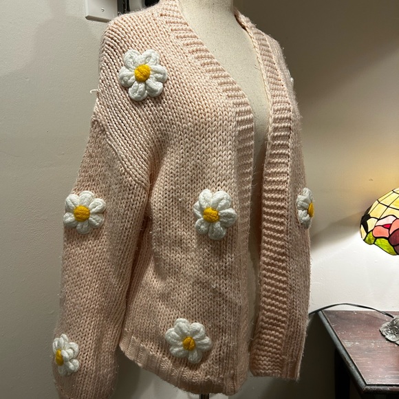 ARULA Blush Floral Knit Cardigan - Picture 2 of 9